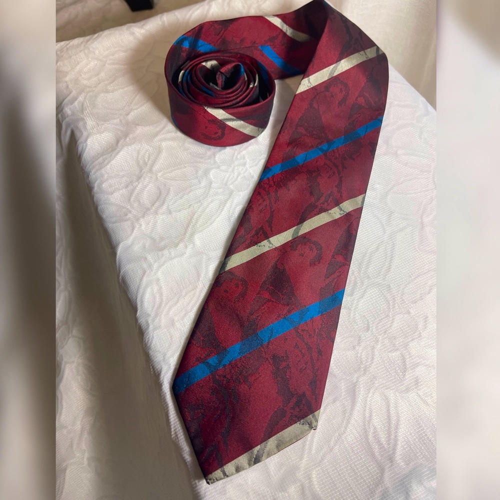 💠rare find- Vintage Fendi Tie (shadow print of woman looking over her shoulder)